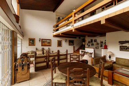 Casa para alugar com 550m², 5 quartos e 4 vagasSala