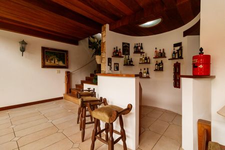 Casa para alugar com 550m², 5 quartos e 4 vagasSala