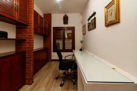 Casa para alugar com 550m², 5 quartos e 4 vagasEscritório