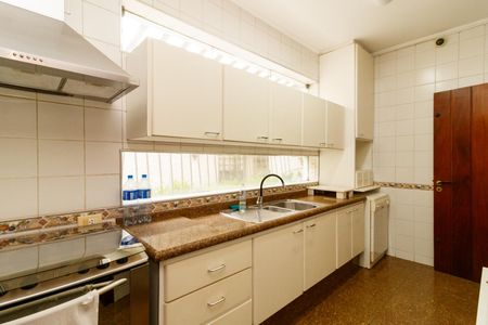 Casa para alugar com 550m², 5 quartos e 4 vagasCozinha