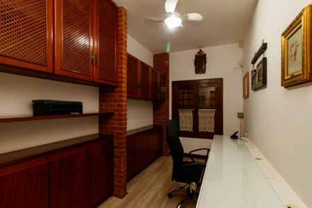 Casa para alugar com 550m², 5 quartos e 4 vagasEscritório