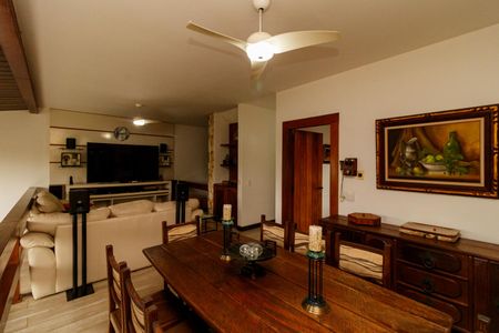 Casa para alugar com 550m², 5 quartos e 4 vagasSala