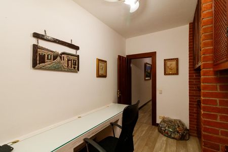 Casa para alugar com 550m², 5 quartos e 4 vagasEscritório