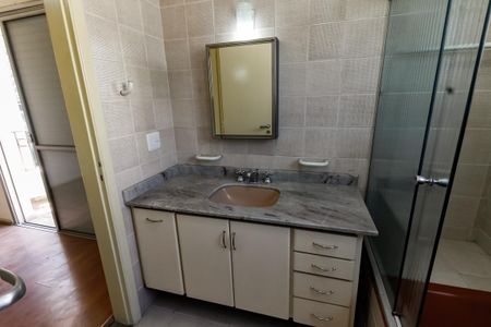 Apartamento para alugar com 570m², 5 quartos e 4 vagas Apartamento para alugar com 570m², 5 quartos e 4 vagasBanheiro da Suíte 2