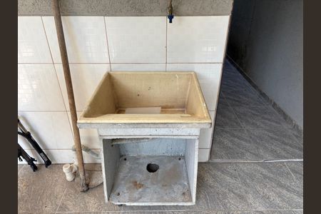Casa à venda com 130m², 4 quartos e 1 vagaCasa 2 - Área de serviço/ Quintal