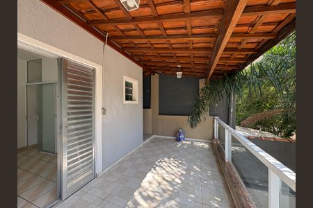 Casa à venda com 130m², 4 quartos e 1 vagaCasa 1 - Varanda da Suíte / Área de serviço 