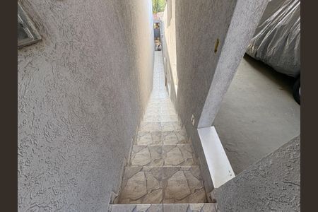 Casa à venda com 130m², 4 quartos e 1 vagaEscada de entrada para Casa 1 e 2