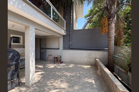 Casa à venda com 130m², 4 quartos e 1 vagaCasa 2 - Área de serviço/ Quintal