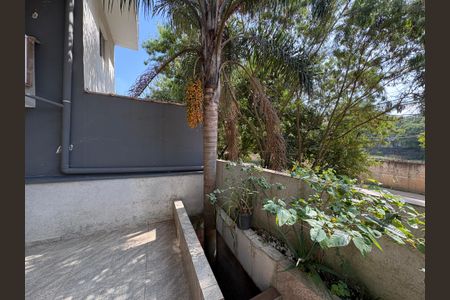 Casa à venda com 130m², 4 quartos e 1 vagaCasa 2 - Área de serviço/ Quintal