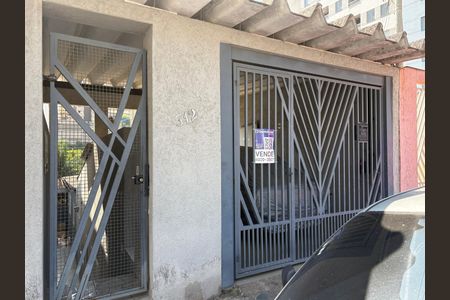 Casa à venda com 130m², 4 quartos e 1 vagaFachada