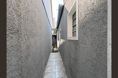 Casa à venda com 130m², 4 quartos e 1 vagaCorredor de entrada para Casa 1 e 2