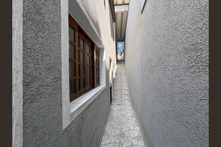 Casa à venda com 130m², 4 quartos e 1 vagaCorredor de entrada para Casa 1 e 2