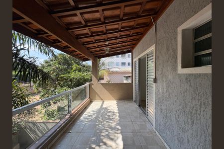 Casa à venda com 130m², 4 quartos e 1 vagaCasa 1 - Varanda da Suíte / Área de serviço 