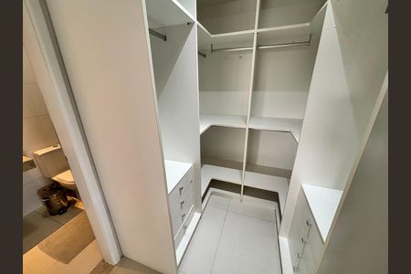 Apartamento à venda com 127m², 3 quartos e 2 vagas Apartamento à venda com 127m², 3 quartos e 2 vagasCloset da Suíte