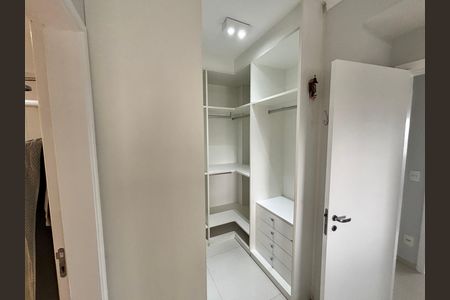 Apartamento à venda com 127m², 3 quartos e 2 vagas Apartamento à venda com 127m², 3 quartos e 2 vagasSuíte