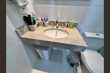 Apartamento à venda com 127m², 3 quartos e 2 vagas Apartamento à venda com 127m², 3 quartos e 2 vagasBanheiro da Suíte 1