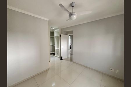 Apartamento à venda com 127m², 3 quartos e 2 vagas Apartamento à venda com 127m², 3 quartos e 2 vagasSuíte