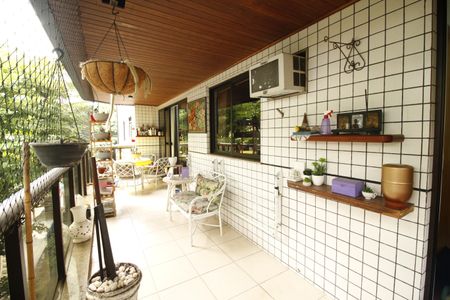 Apartamento à venda com 121m², 3 quartos e 2 vagasVaranda da Sala