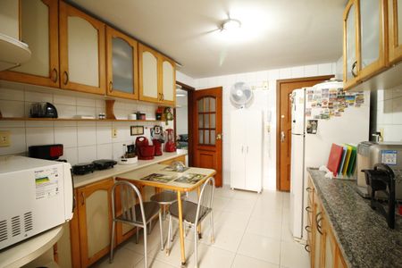 Apartamento à venda com 121m², 3 quartos e 2 vagasCozinha