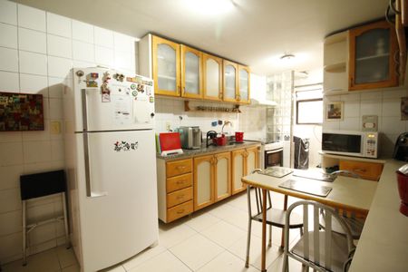 Apartamento à venda com 121m², 3 quartos e 2 vagasCozinha