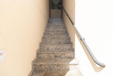 Casa de condomínio à venda com 90m², 3 quartos e 2 vagas Casa de condomínio à venda com 90m², 3 quartos e 2 vagasEscada de Entrada