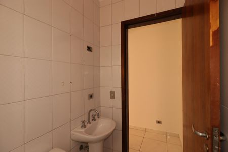 Casa para alugar com 80m², 2 quartos e 2 vagasBanheiro da Suíte 1