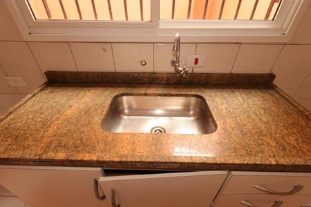 Casa para alugar com 80m², 2 quartos e 2 vagasCozinha - Pia