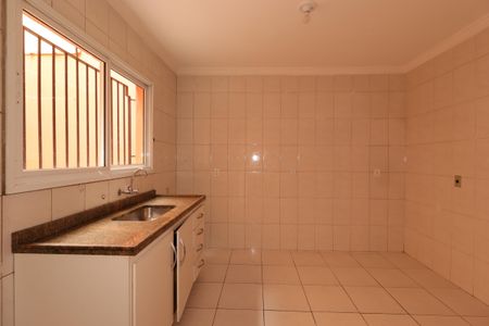 Casa para alugar com 80m², 2 quartos e 2 vagasCozinha