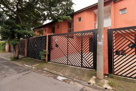 Casa para alugar com 80m², 2 quartos e 2 vagasFachada