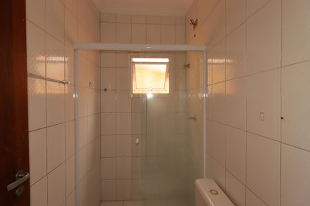 Casa para alugar com 80m², 2 quartos e 2 vagasBanheiro da Suíte 1