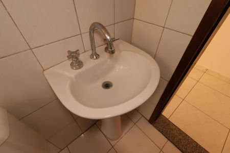 Casa para alugar com 80m², 2 quartos e 2 vagasBanheiro da Suíte 1 - Pia