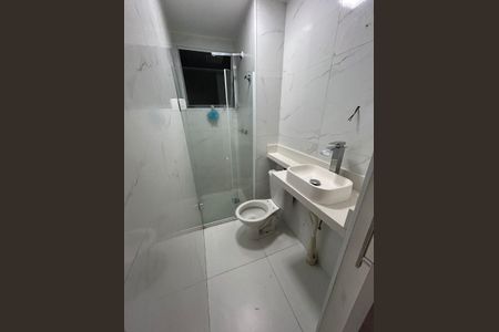 Banheiro de apartamento para alugar com 2 quartos, 48m² em Madureira, Rio de Janeiro