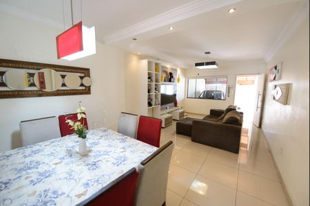 Sala de casa para alugar com 3 quartos, 150m² em Parque Sao Luis, Taubaté