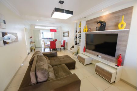 Sala de casa para alugar com 3 quartos, 150m² em Parque Sao Luis, Taubaté