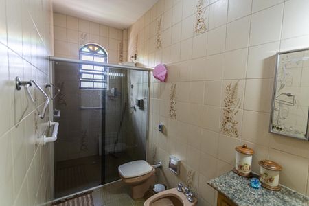 Casa à venda com 350m², 4 quartos e 4 vagas Casa à venda com 350m², 4 quartos e 4 vagasBanheiro Social 2 no 2° Andar