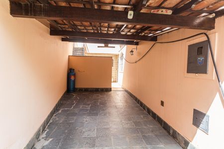 Casa à venda com 350m², 4 quartos e 4 vagas Casa à venda com 350m², 4 quartos e 4 vagasGaragem