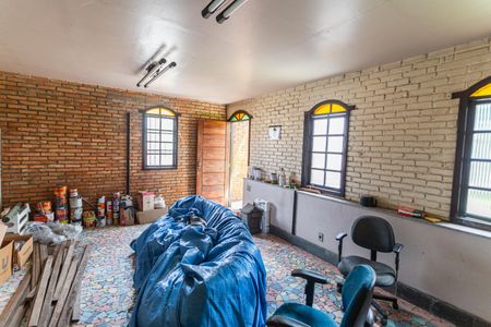 Casa à venda com 350m², 4 quartos e 4 vagas Casa à venda com 350m², 4 quartos e 4 vagasCasa de Fundos/Escritório