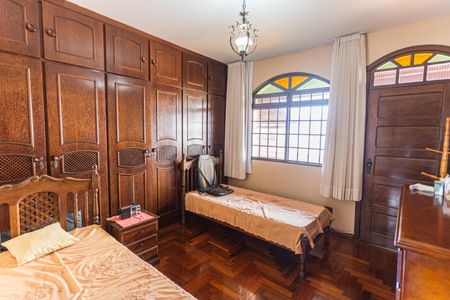 Casa à venda com 350m², 4 quartos e 4 vagas Casa à venda com 350m², 4 quartos e 4 vagasQuarto 3 no 2° Andar