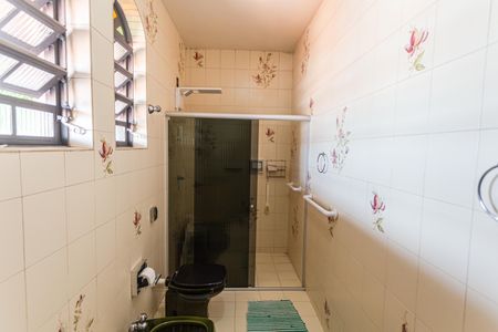 Casa à venda com 350m², 4 quartos e 4 vagas Casa à venda com 350m², 4 quartos e 4 vagasBanheiro da Suíte no 2° Andar