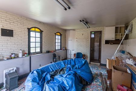 Casa à venda com 350m², 4 quartos e 4 vagas Casa à venda com 350m², 4 quartos e 4 vagasCasa de Fundos/Escritório