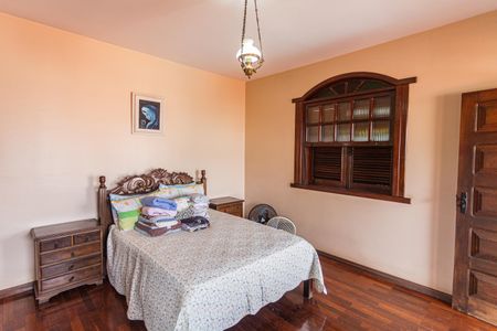 Casa à venda com 350m², 4 quartos e 4 vagas Casa à venda com 350m², 4 quartos e 4 vagasSuíte no 2° Andar