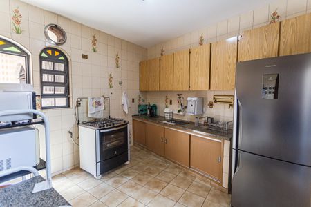 Casa à venda com 350m², 4 quartos e 4 vagas Casa à venda com 350m², 4 quartos e 4 vagasCozinha