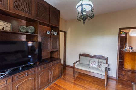 Casa à venda com 350m², 4 quartos e 4 vagas Casa à venda com 350m², 4 quartos e 4 vagasSala 2 no 2° Andar