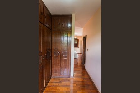 Casa à venda com 350m², 4 quartos e 4 vagas Casa à venda com 350m², 4 quartos e 4 vagasCloset da Suíte no 2° Andar