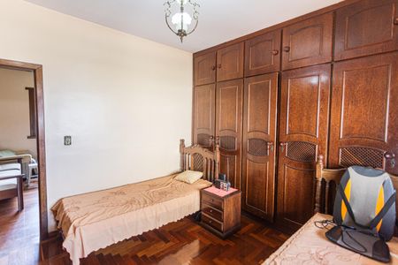 Casa à venda com 350m², 4 quartos e 4 vagas Casa à venda com 350m², 4 quartos e 4 vagasQuarto 3 no 2° Andar