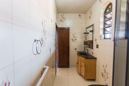 Casa à venda com 350m², 4 quartos e 4 vagas Casa à venda com 350m², 4 quartos e 4 vagasBanheiro da Suíte no 2° Andar