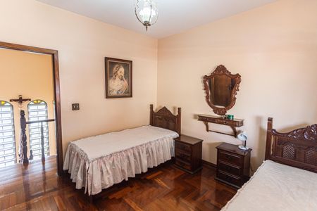 Casa à venda com 350m², 4 quartos e 4 vagas Casa à venda com 350m², 4 quartos e 4 vagasQuarto 4 no 2° Andar