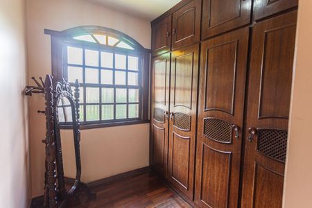 Casa à venda com 350m², 4 quartos e 4 vagas Casa à venda com 350m², 4 quartos e 4 vagasCloset da Suíte no 2° Andar