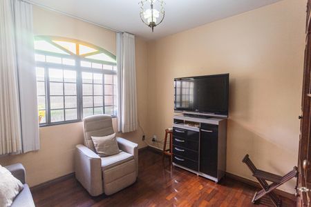 Casa à venda com 350m², 4 quartos e 4 vagas Casa à venda com 350m², 4 quartos e 4 vagasQuarto 1