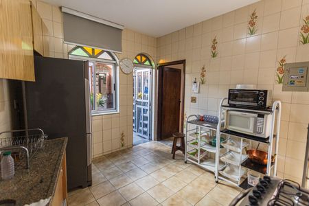 Casa à venda com 350m², 4 quartos e 4 vagas Casa à venda com 350m², 4 quartos e 4 vagasCozinha